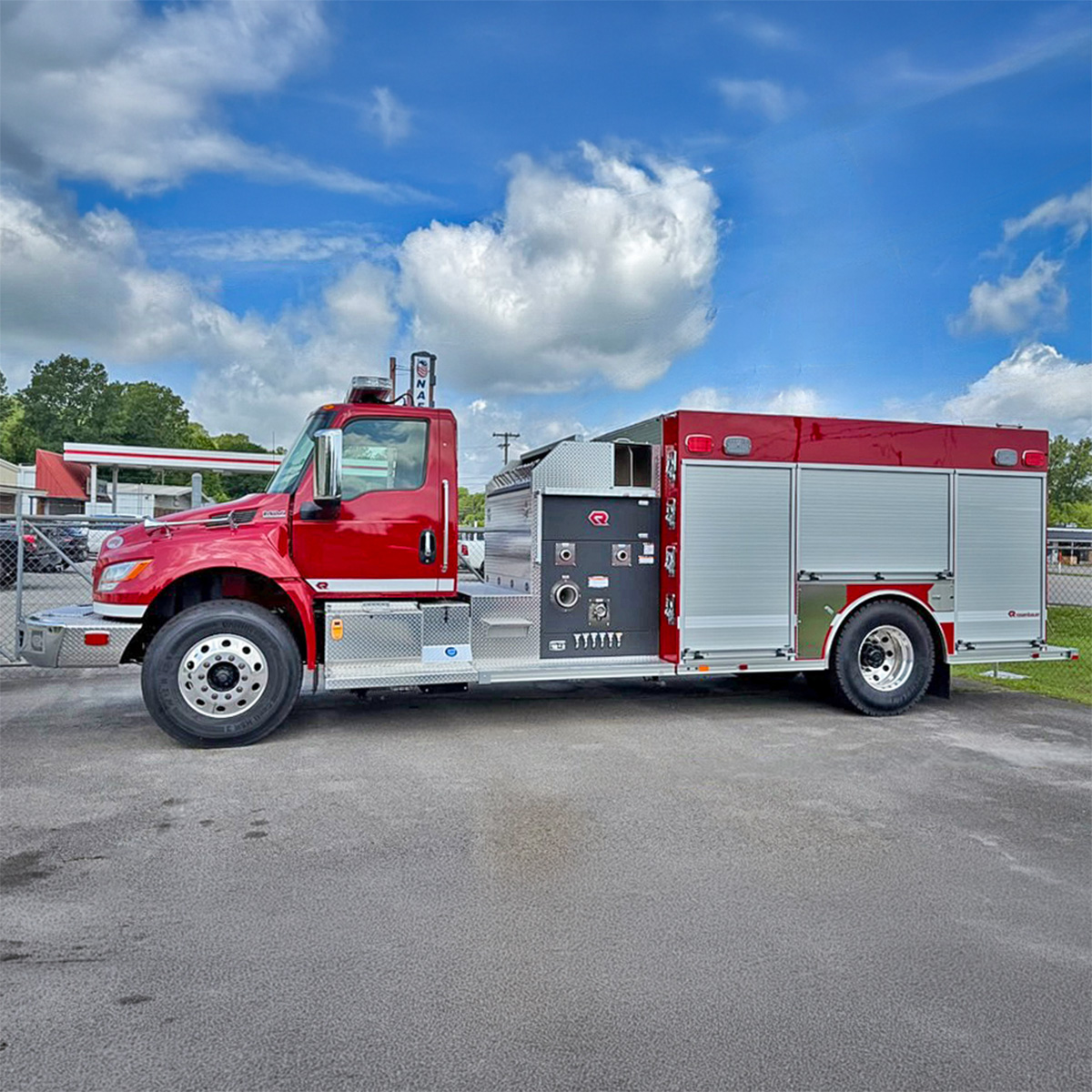 NAFECO Stock #19342--2 Door IH TM Pumper